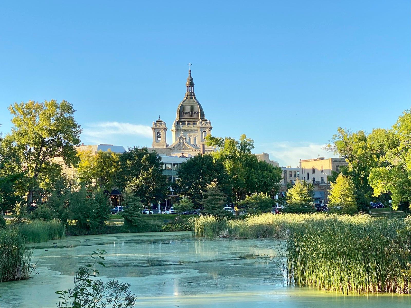 Minneapolis Parks Guide Helps Residents Beat Summer Heat at Chain of Lakes